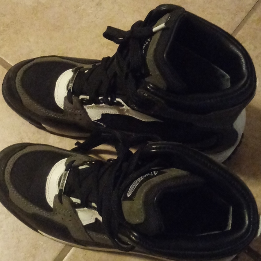Size 10 vasque boots